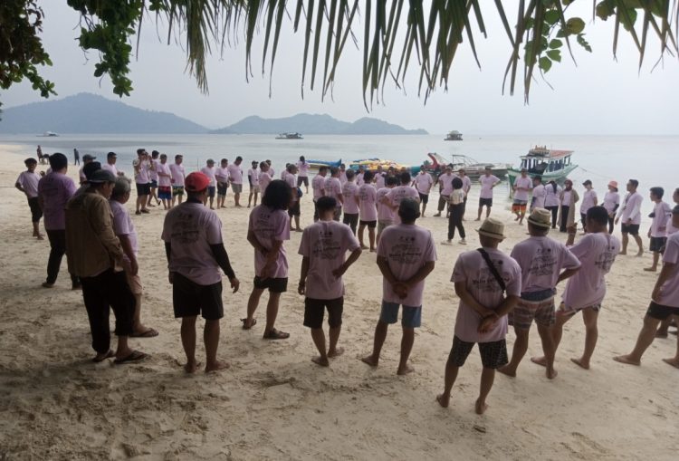 Rombongan Media Gathering FJM ikutin kegiatan di Pantai Pahawang, Lampung. (Foto: HN)