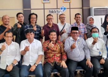 Foto bersama Kepala BKKBN Provinsi Jambi, Munawar Ibrahim Bersama pembina dan Pengurus SMSI (Dok : SMSI Provinsi Jambi)