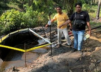 Lokasi aktifitas sumur minyak ilegal di beri garis polisi (dok istimewa)