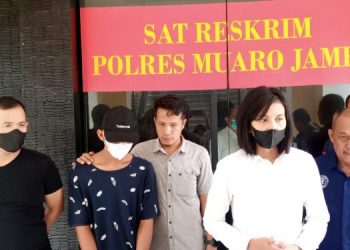 DA (18) pelaku penusukan setelah diamankan Polisi (Dok Istimewa)